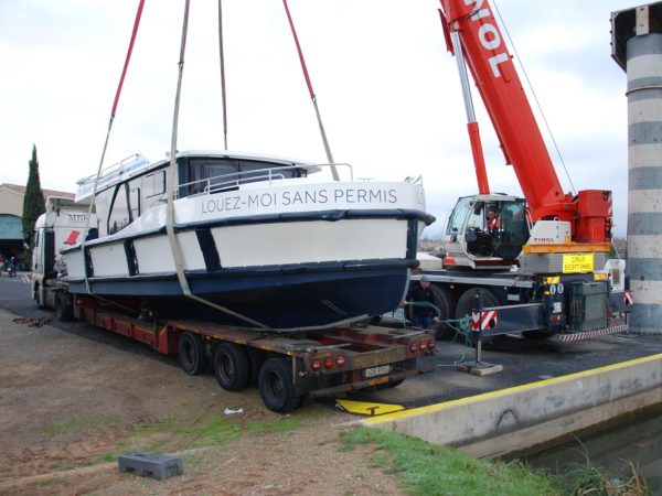 Transport NEW MBK: jacht motorowy