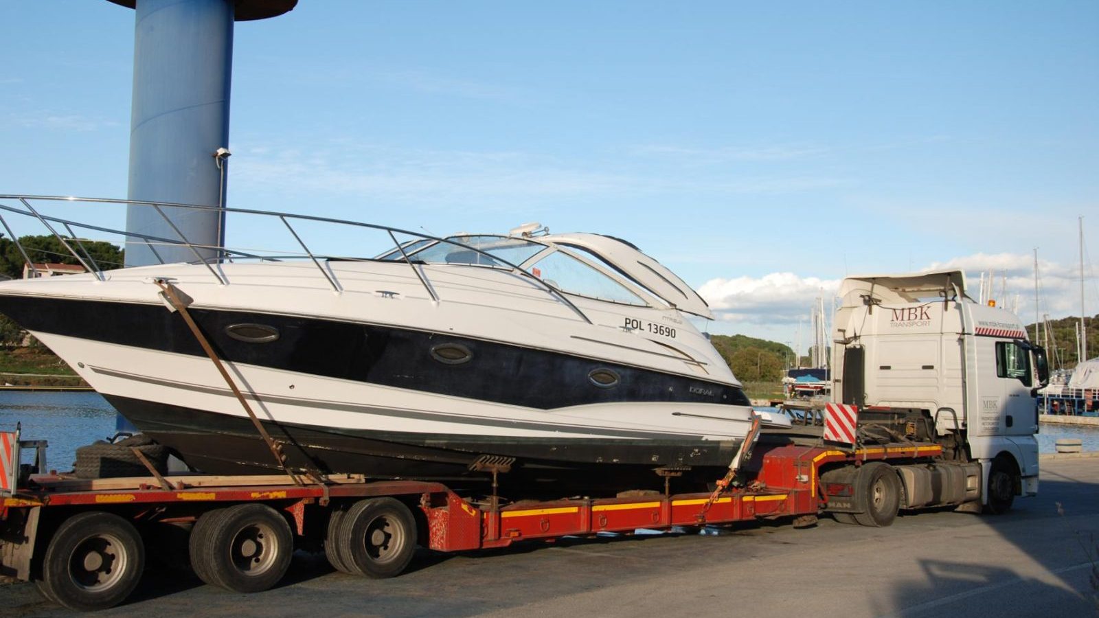 Transport NEW MBK: jacht motorowy