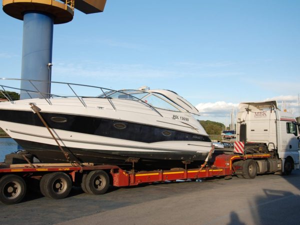 Transport NEW MBK: jacht motorowy