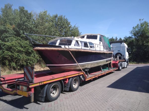 Transport NEW MBK: jacht motorowy