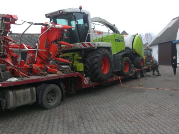 Transport NEW MBK: sieczkarnia samojezdna