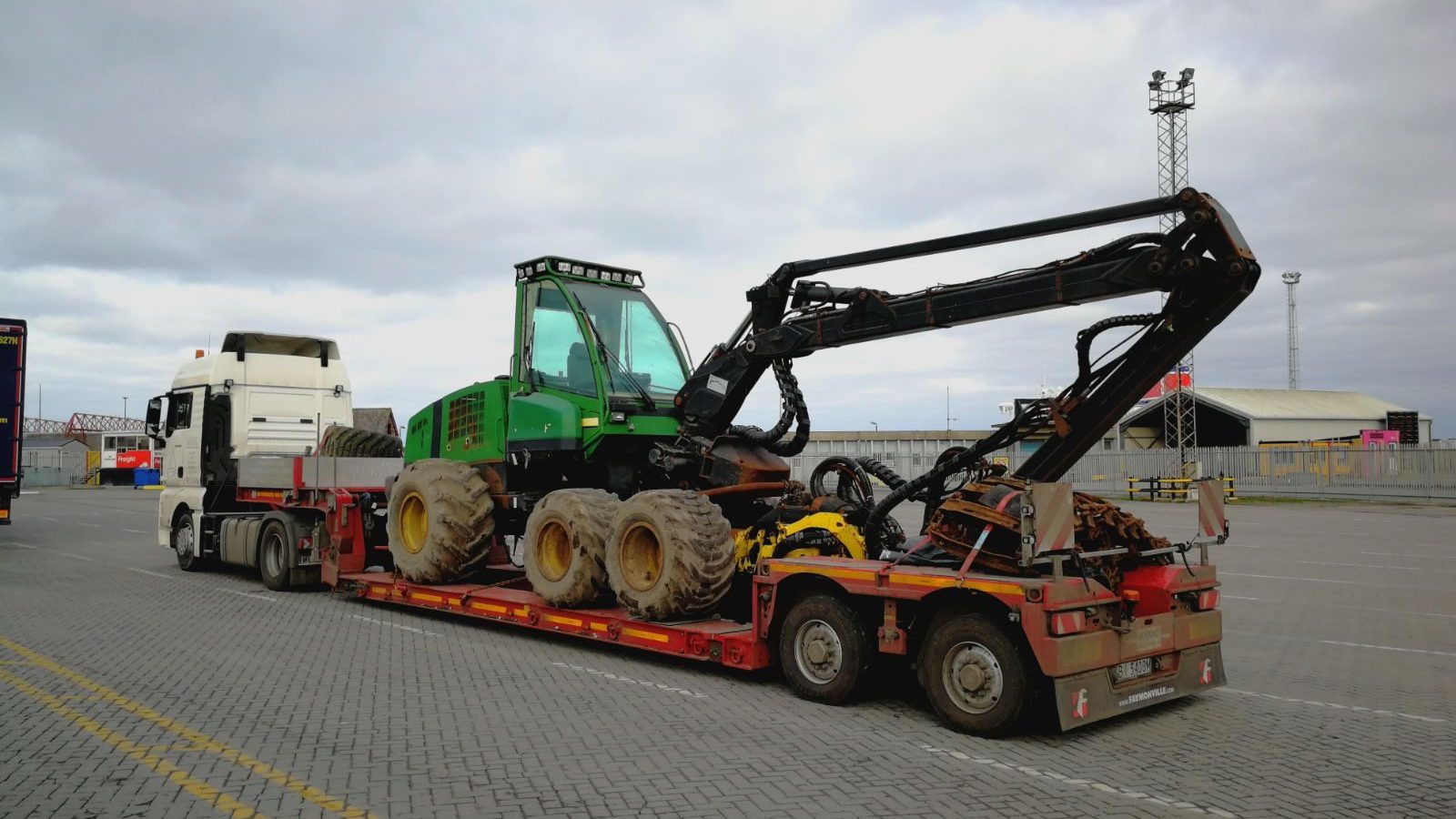Transport NEW MBK: harwester leśny