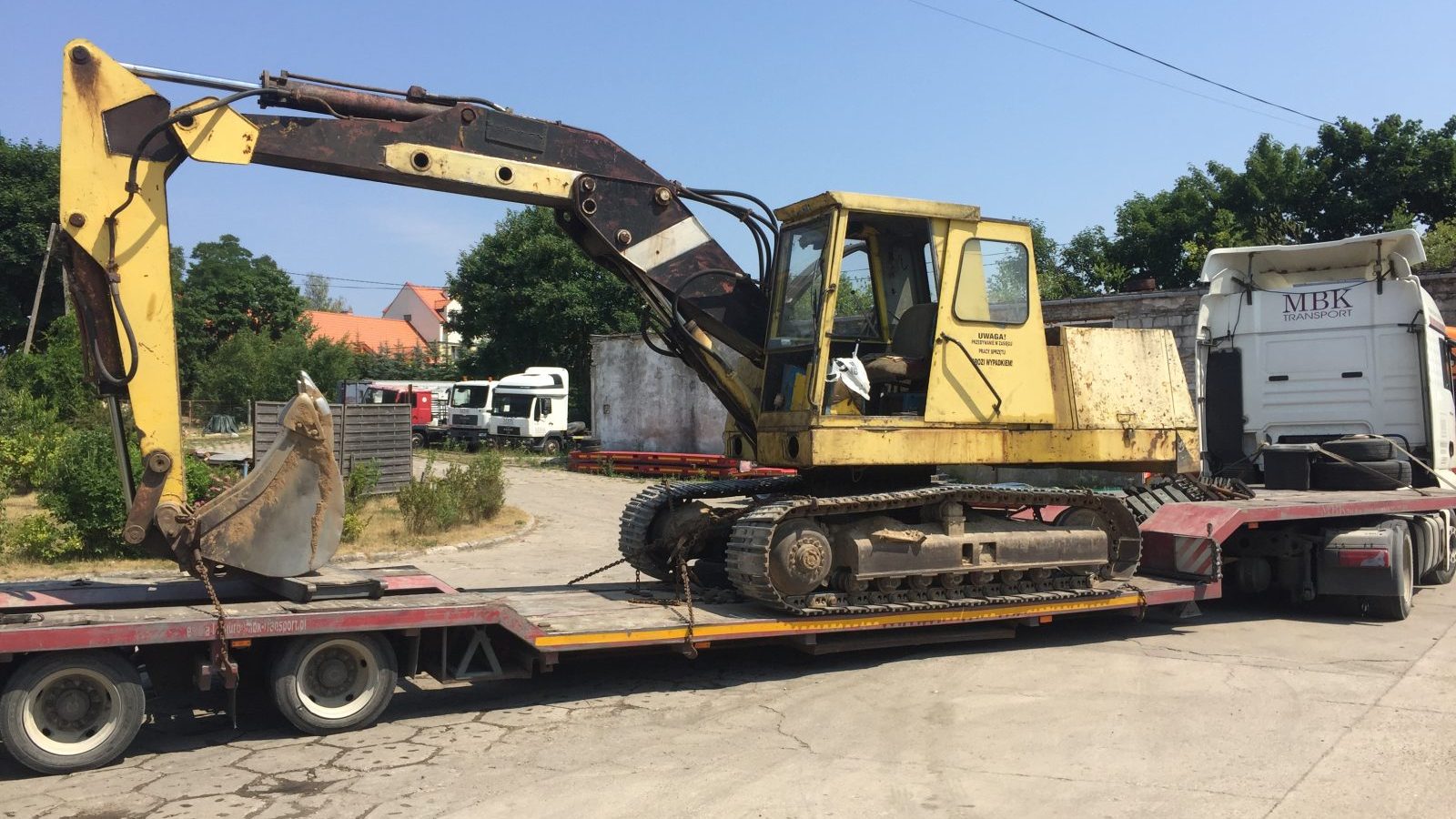Transport NEW MBK: koparka gąsienicowa