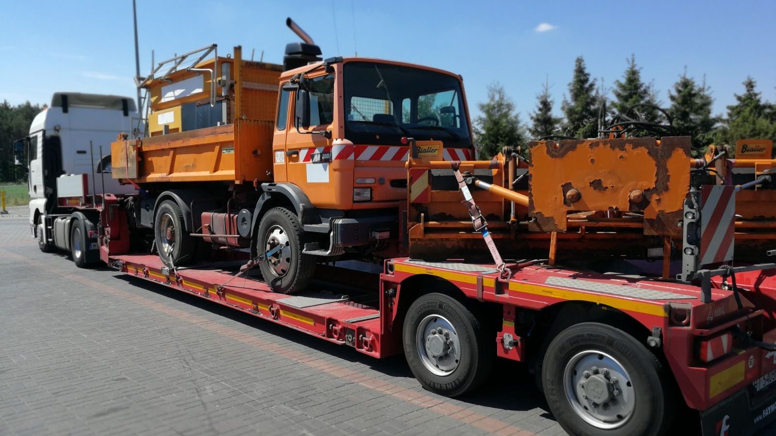 Transport NEW MBK: samochód specjalny